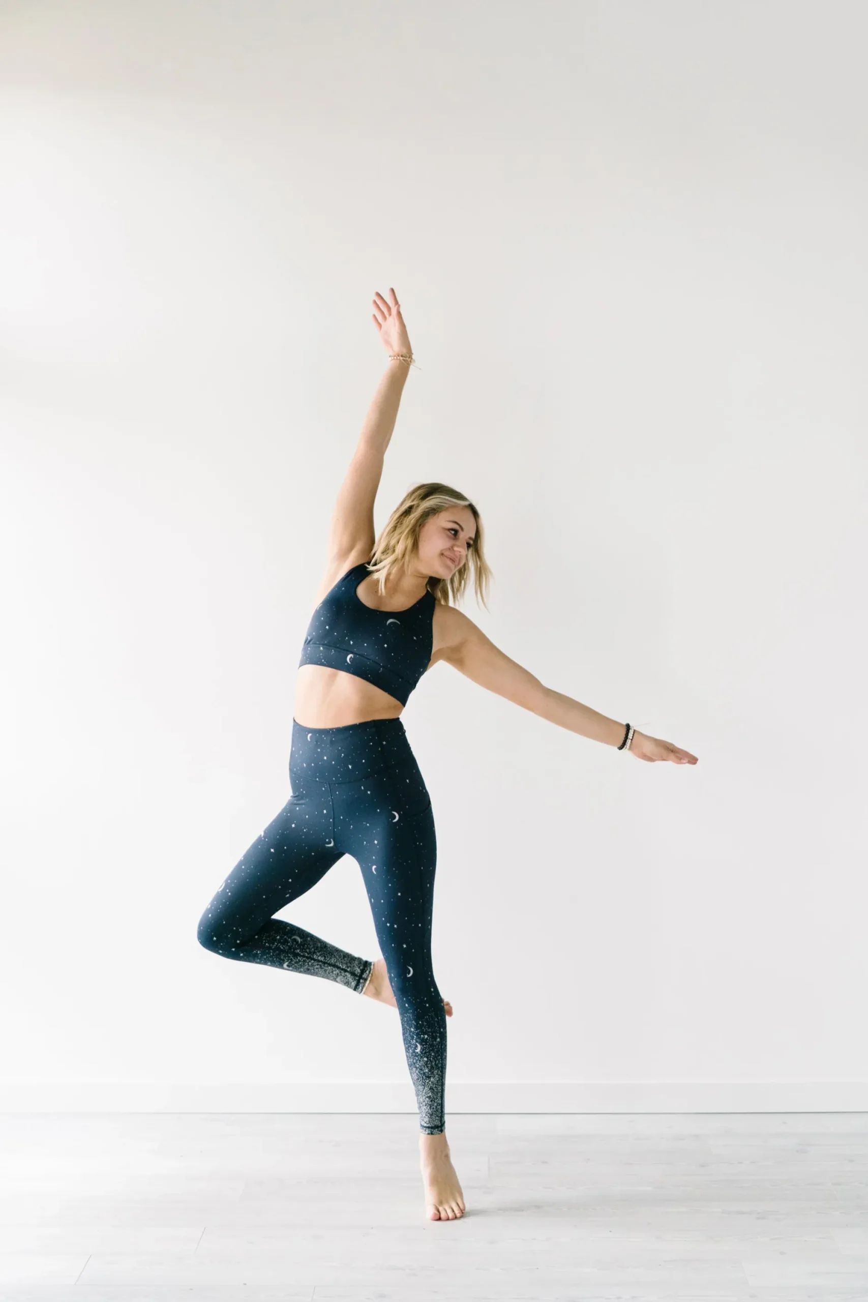 criss_cross_sports_bra__n_5.webp Sports Bras>Maven Thread Criss Cross Sports Bra - Navy Moons