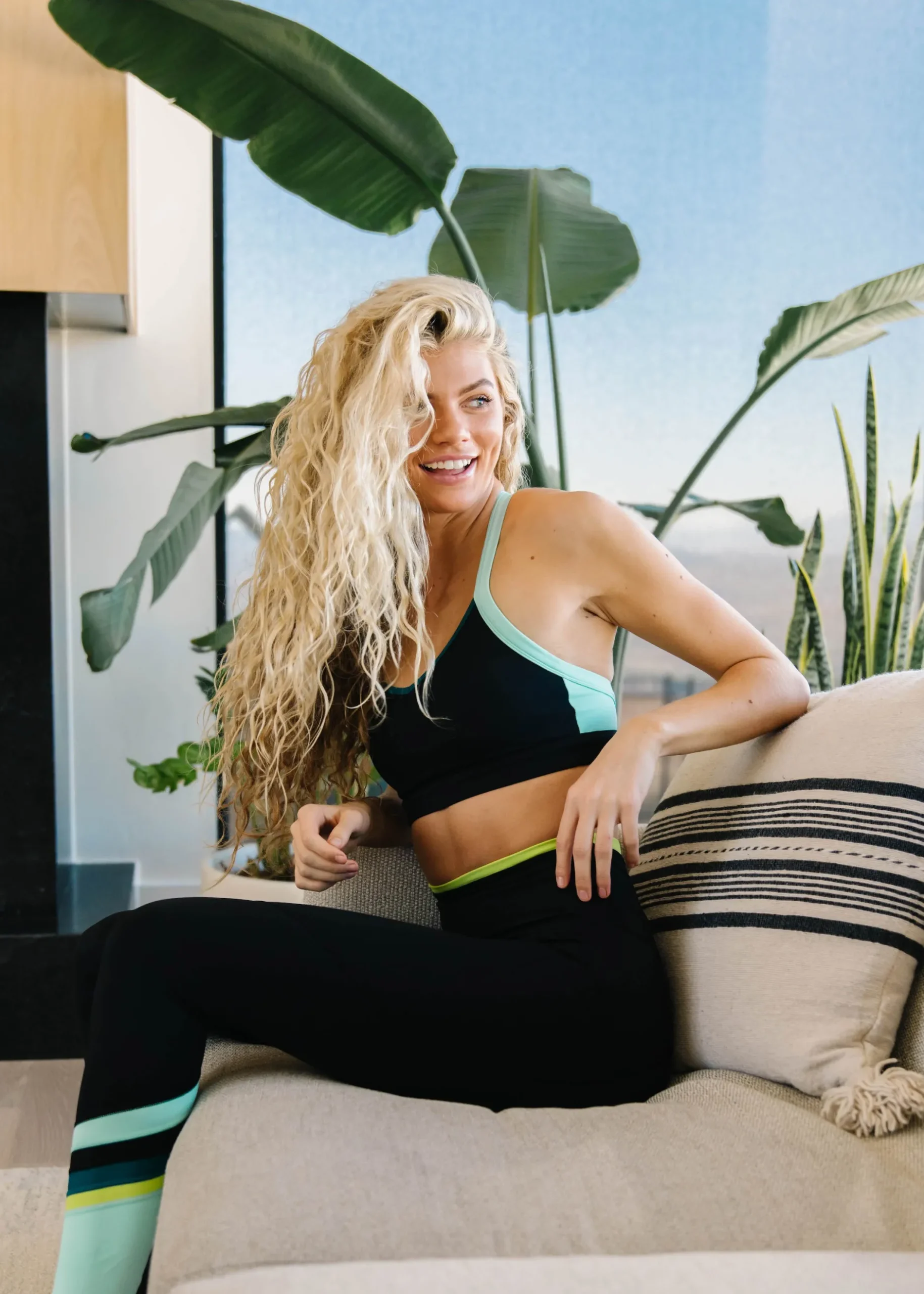 hype_vneck_sports_bra__ne_3.webp Sports Bras>Maven Thread Hype V-Neck Sports Bra - Neon