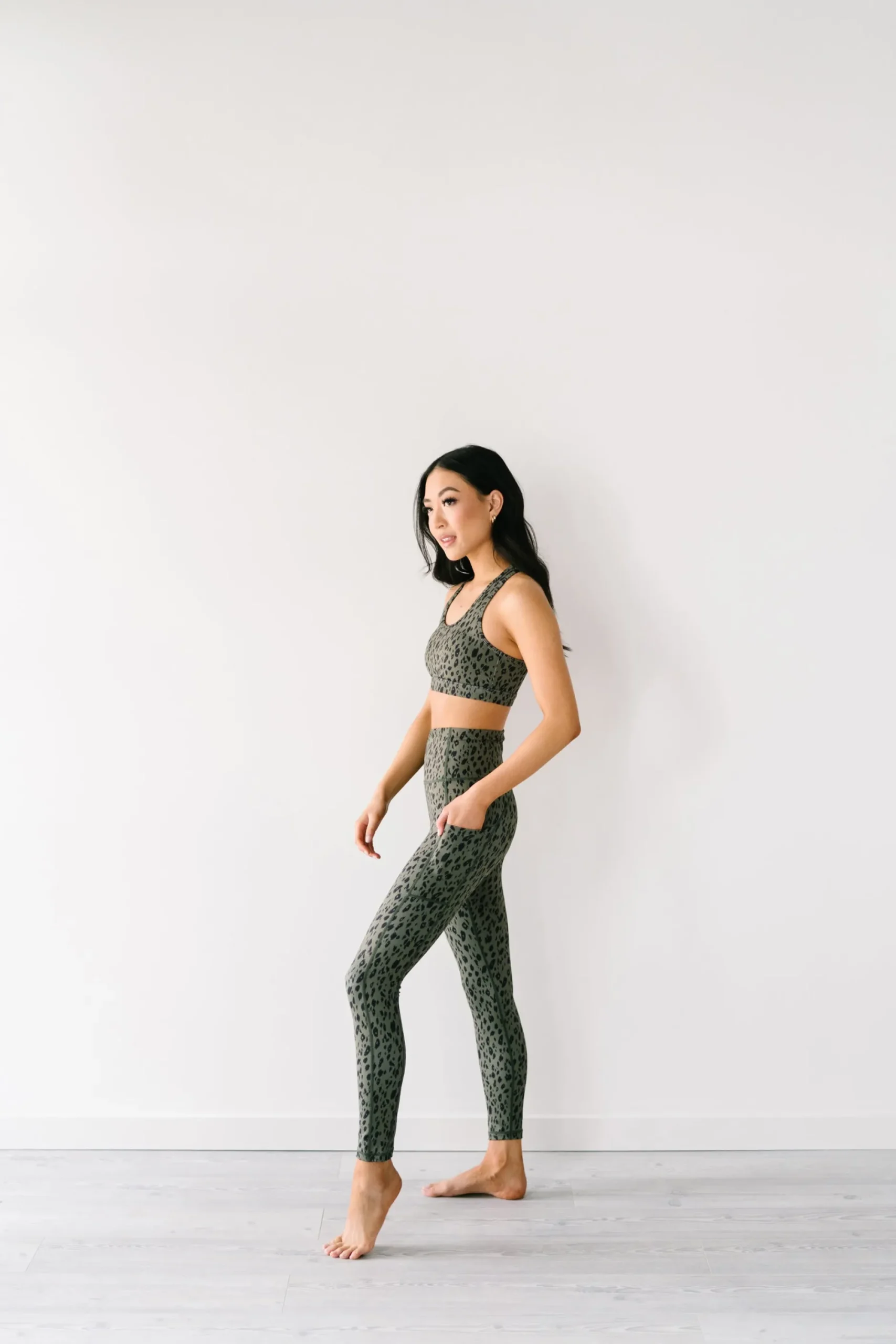 inspire_leggings__green_l_8.webp Leggings>Maven Thread Inspire Leggings - Green Leopard