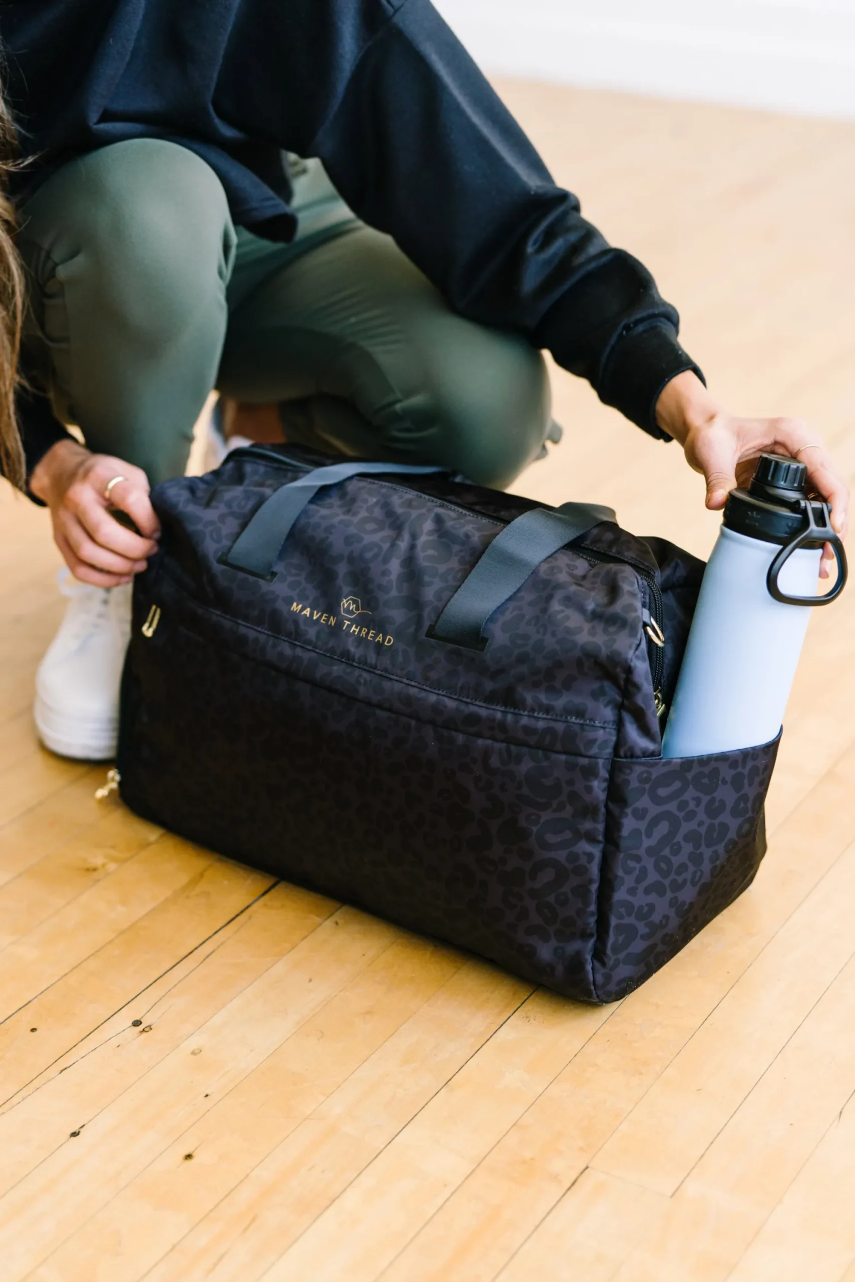 on_the_go_duffel__grey_le_5.webp Duffel Bags>Maven Thread On the Go Duffel - Grey Leopard